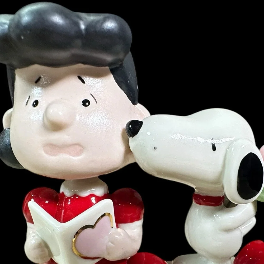 Lenox Snoopy & Lucy Peanuts Figurine – Snoopy Steals a Kiss‎ Rare w/ CoA READ